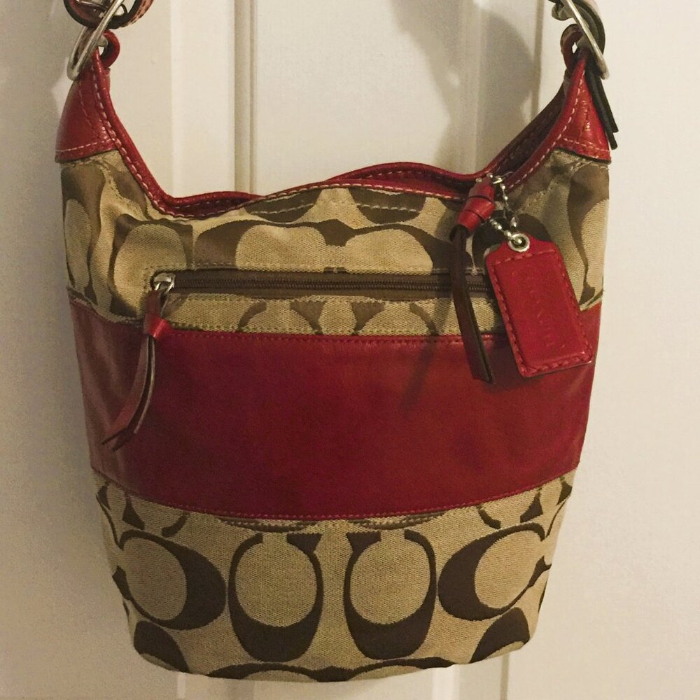 COACH RUGBY STRIPE BROWN SIGNATURE JACQUARD AND RED LEATHER BUCKET BAG
